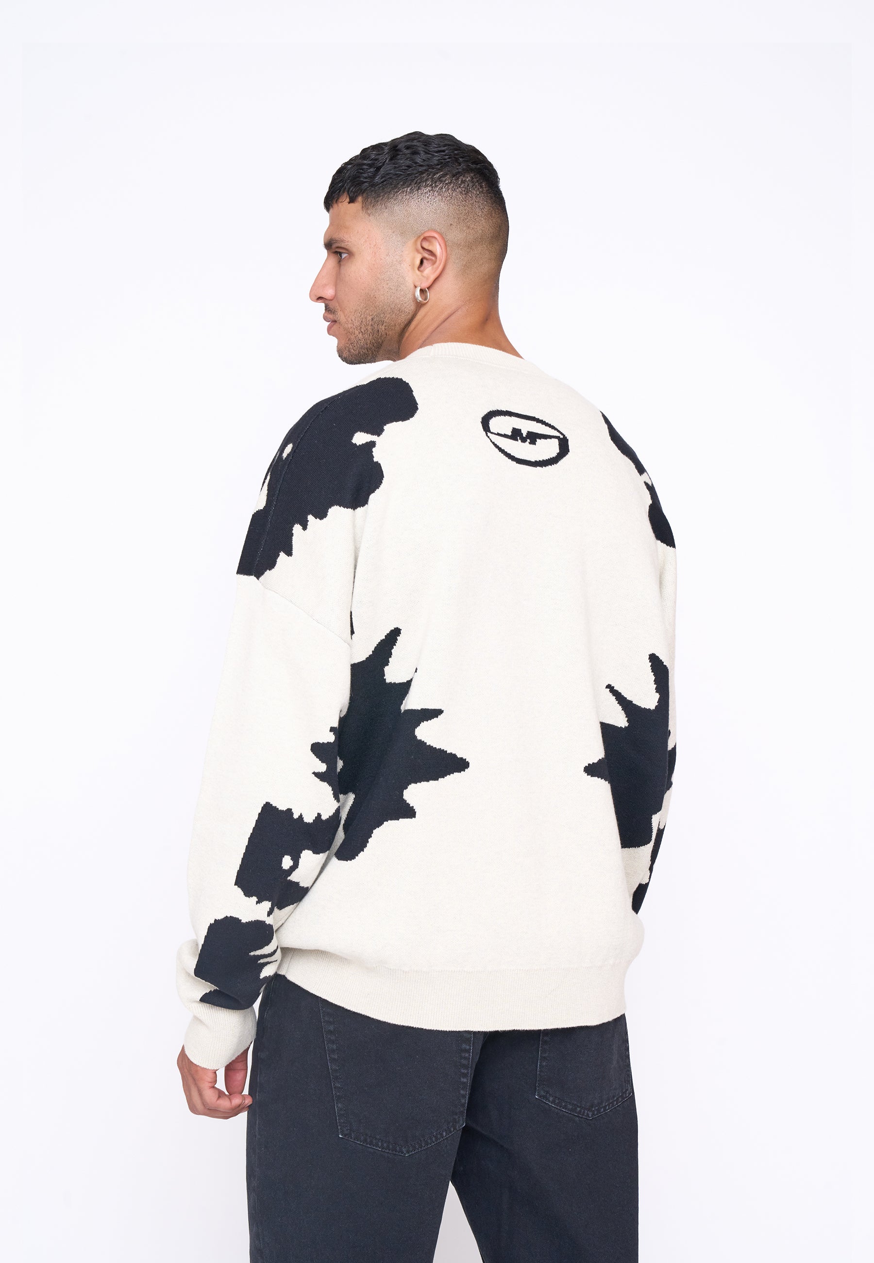 Oversize Knit Sweater URBAN White Swan Black