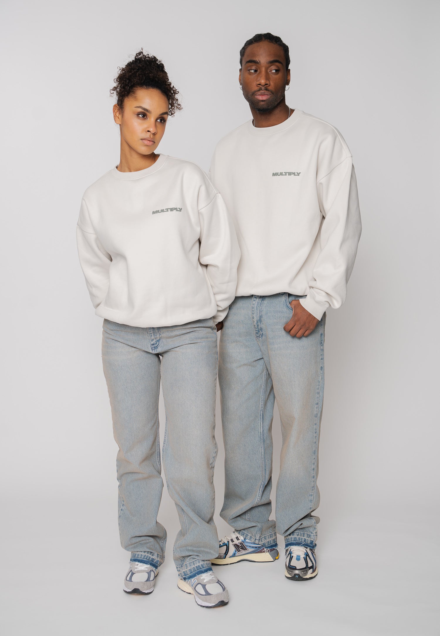 Oversized sweatshirt MULTIPLY Snow White