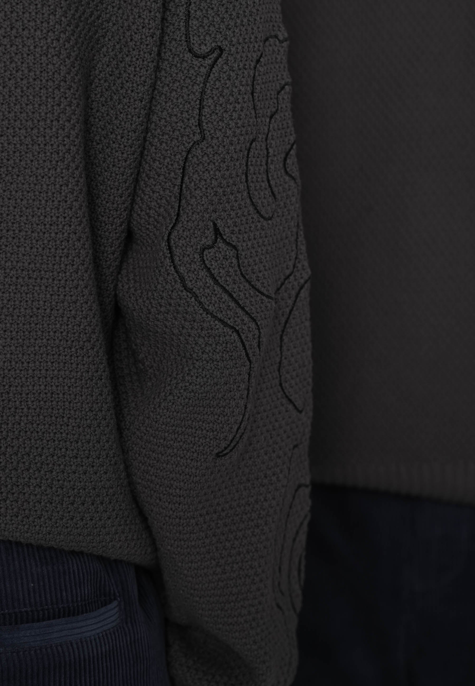 Oversized sweatshirt branding gargoyle